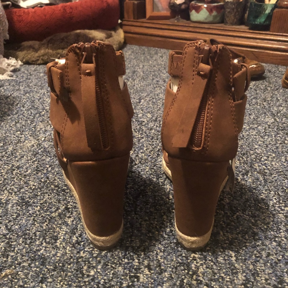 ☀️Strapped Wedges☀️ - Picture 4 of 7